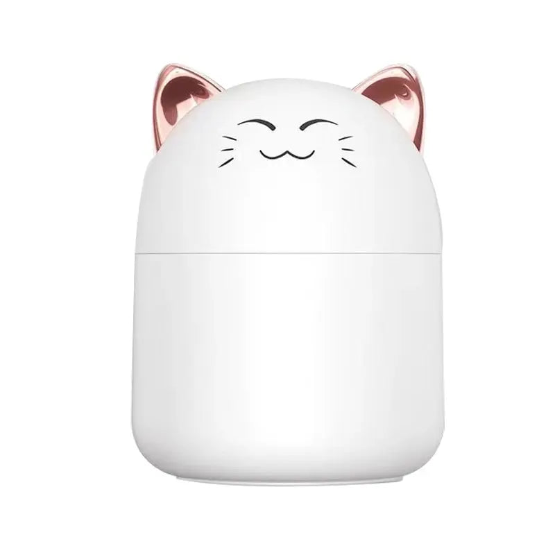 Humidificateur chat kawaii posé sur un bureau – ambiance cosy et humidité optimale coloris blanc