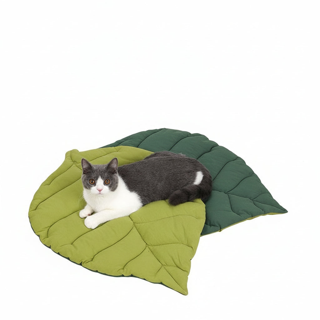 Coussin pour chat design feuille, vue détaillée du tissu doux