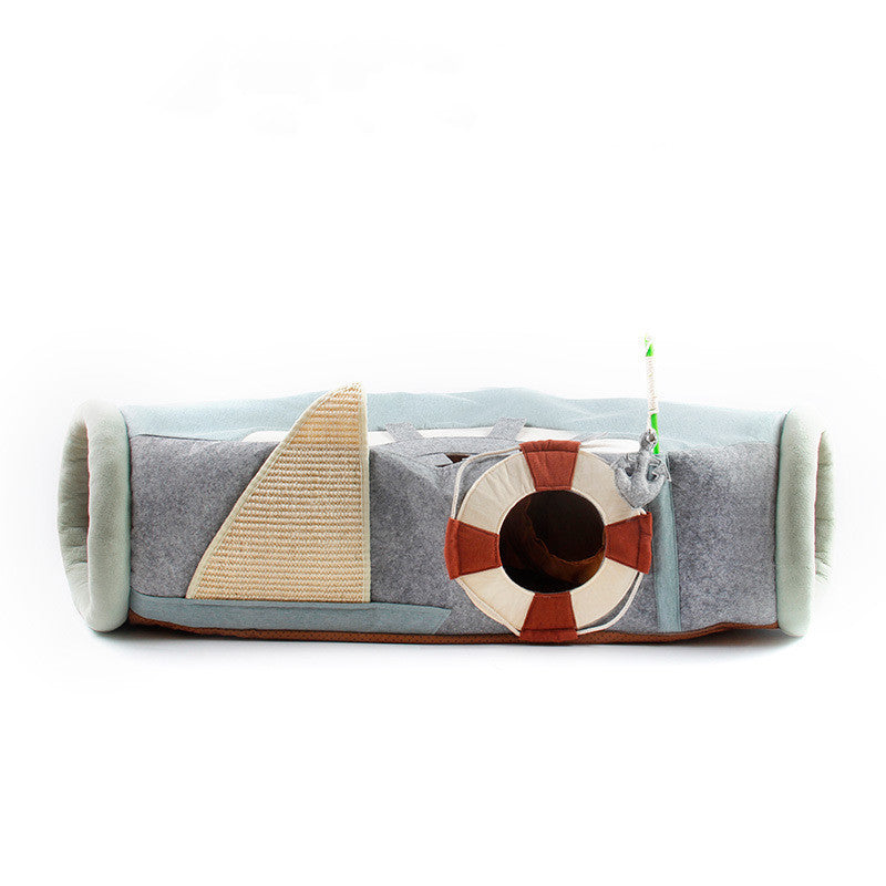 Griffoir tunnel en carton pliable pour chat  sur fond banc