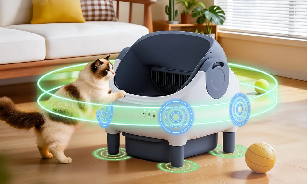 Litière automatique autonettoyante blanche avec toit sombre et pattes robustes.
