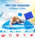 Tapis rafraîchissant bleu en gel, chien allongé sur la surface.