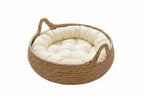 Panier pour chat en rotin rond avec coussin moelleux blanc, poignées en corde.