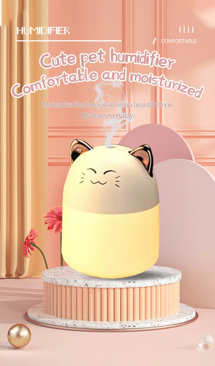 Humidificateur chat kawaii posé sur un bureau – ambiance cosy et humidité optimale avec led