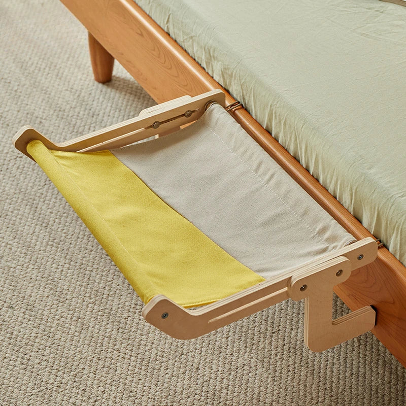 Nid suspendu pour chat en bois avec coussin jaune et face blanche