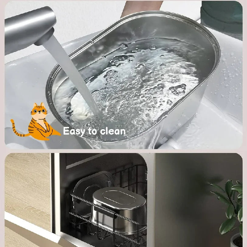 Fontaine à eau en inox avec jet d’eau circulaire dans le bac, pour chat.