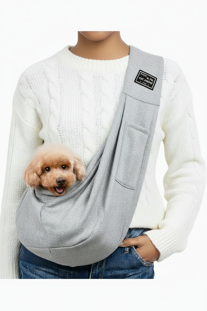 Personne portant un chat dans l'écharpe sling mains libres – transport sécurisé et pratique