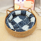Corbeille ronde pour chat en rotin, coussin bleu nuit à motifs ondulés