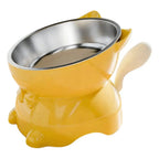 Gamelle pour chat inclinée jaune avec bol inox, poignée latérale et pieds antidérapants.