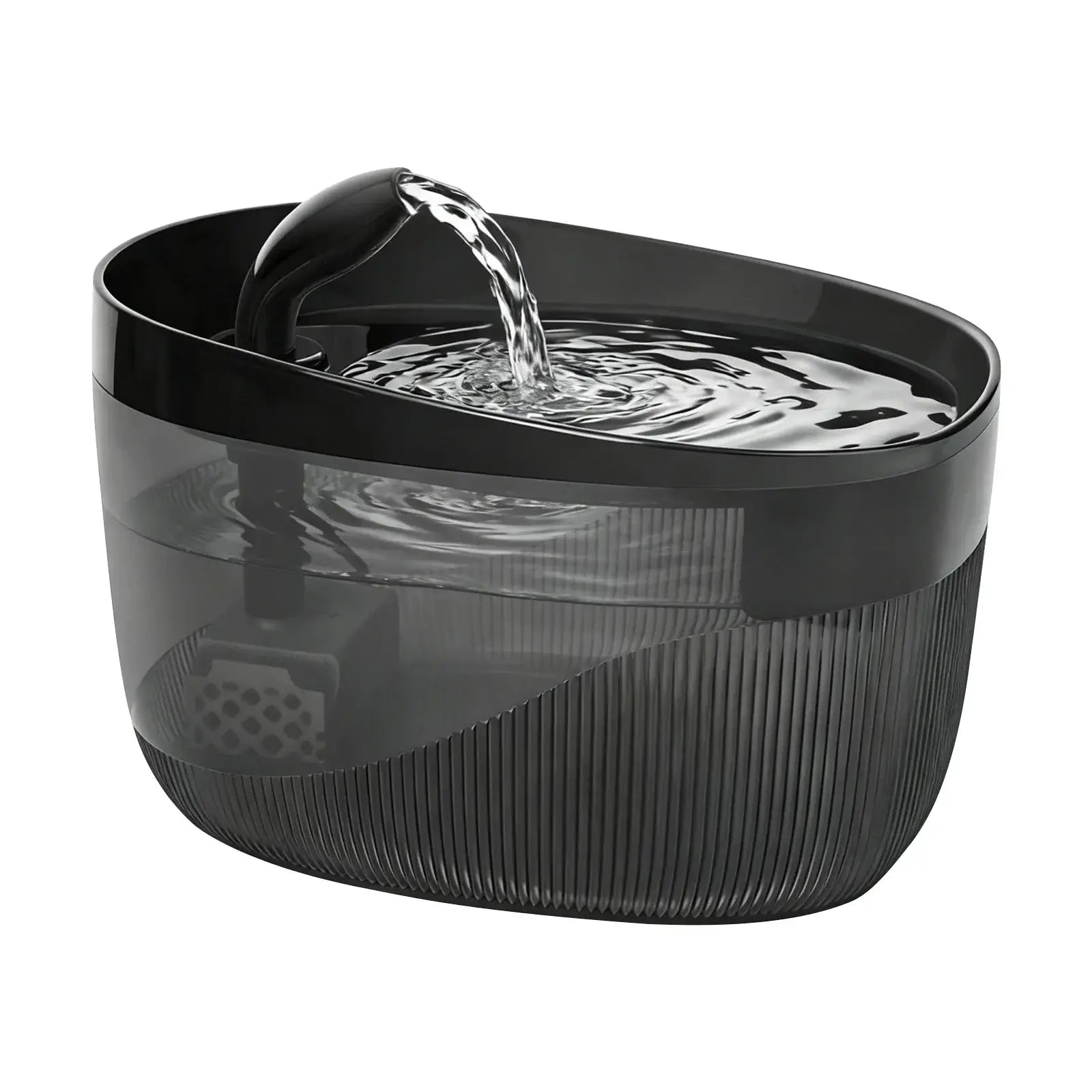 Fontaine à eau pour chat noire vue de près, jet d’eau et réservoir translucide.