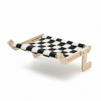 Nid suspendu pour chat en bois avec coussin à damier noir et blanc