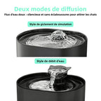 Fontaine à eau pour chat noire, vue dessus avec eau en circulation et buse