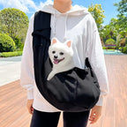 Sac bandoulière noir avec bandoulière et poche avant, avec petit chien à l’intérieur