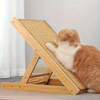 Tapis grattoir pour chat en chanvre naturel en position inclinée, surface tissée