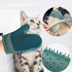 Gant de toilettage double face vert foncé à picots striés, forme moufle