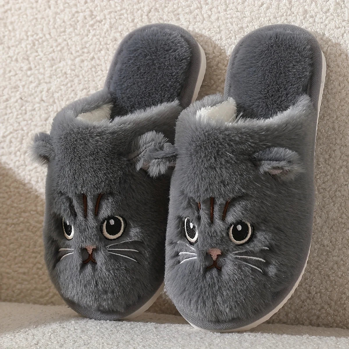 Chaussons Chat Peluche Femme - Pantoufles d'Hiver Chaudes Antidérapantes