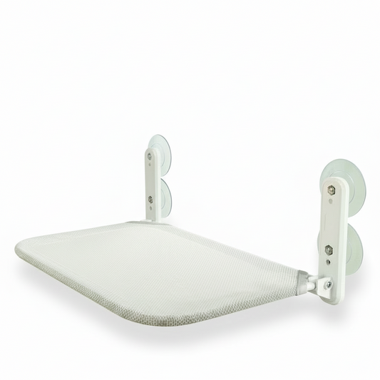 Hamac pour chat avec ventouse sur fond blanc